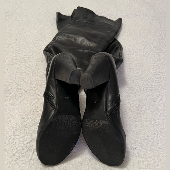 Over the knee black leather boots - Picture 2 of 8